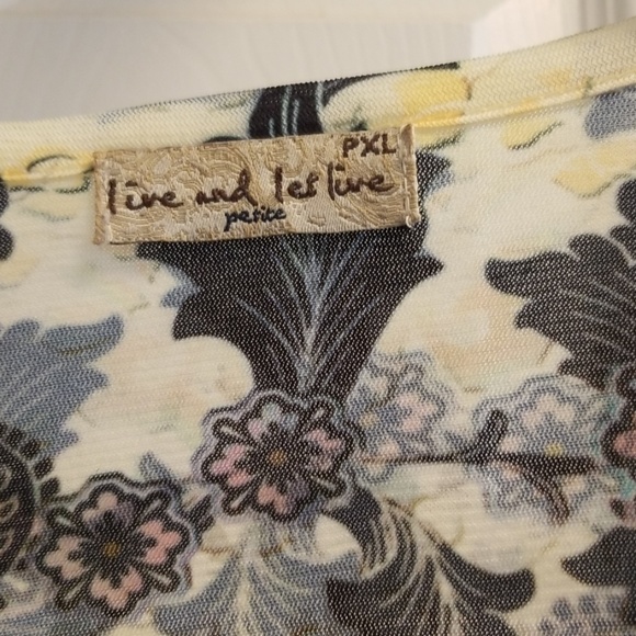 Live & Let Live Top - Picture 3 of 4